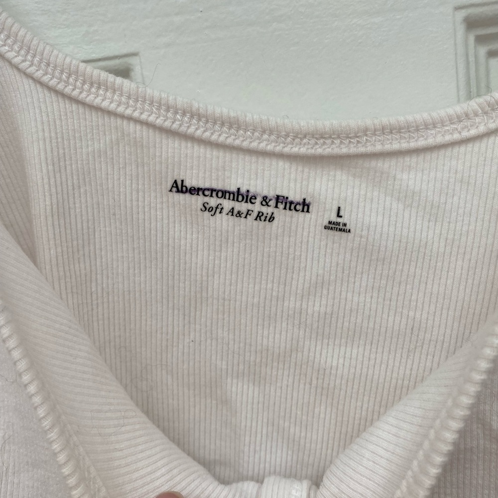 Abercrombie & Fitch White Ribbed Snap-Front Crop Tank - Large - Picture 3 of 4